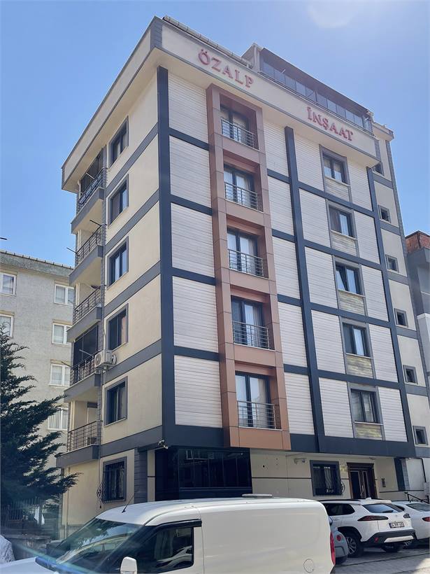 Tamamlanmış Özalp İnşaat konut binası