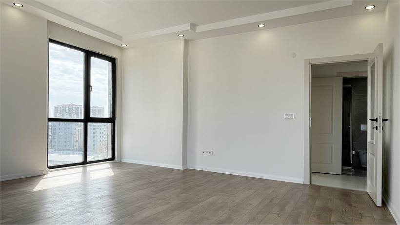 Şehir manzaralı pencereye sahip oda