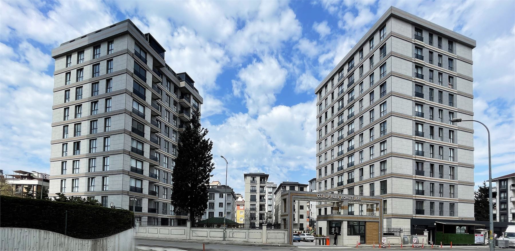 Özalp Park Konutları — tamamlanmış blokların sokaktan görünümü, Kartal İstanbul